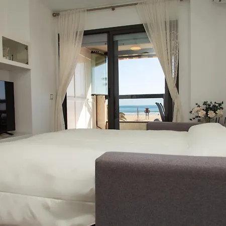 Beachfront Espacio Apartment *